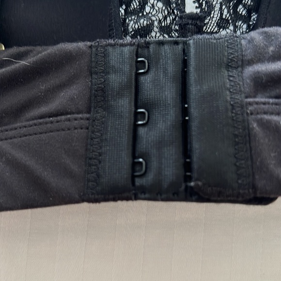 Natori feathers soft cup no wire Lacey plunge bra - Picture 3 of 5